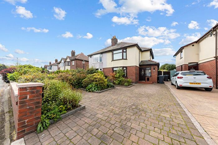 3 Bedroom Semi-Detached House For Sale In Orford Green, Warrington, WA2