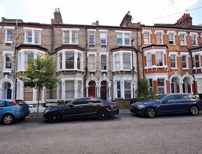 2 Bedroom Flat To Rent In Kenwyn Road, London, SW4