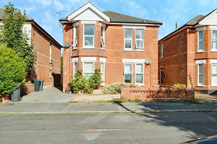 2 Bedroom Flat For Sale In Belvedere Road, Bournemouth, BH3