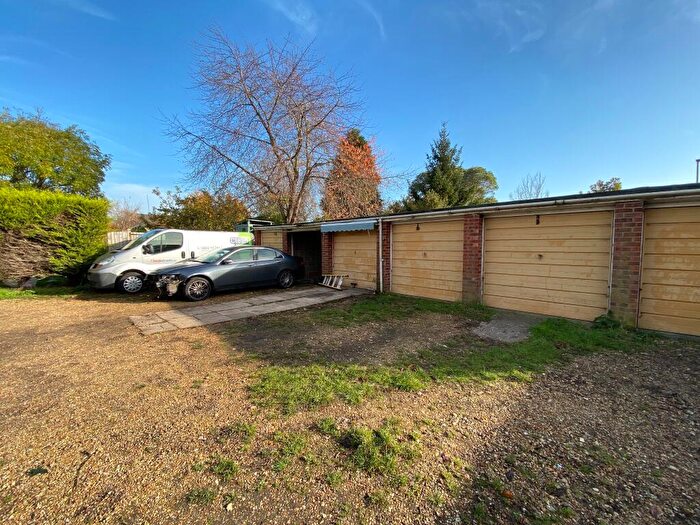 Garage / Parking For Sale In Single Garage For Sale!, SO17
