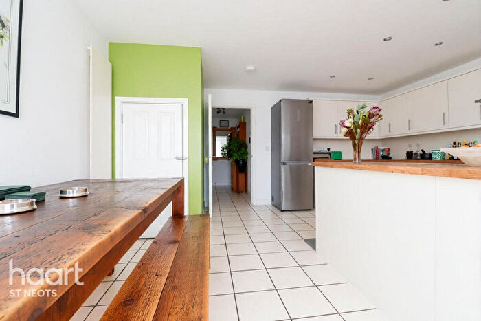 6 Bedroom Terraced House For Sale In Holly Blue Close, Little Paxton, PE19