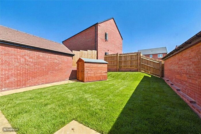 4 Bedroom Detached House For Sale In Hadlow Gardens, Kettering, Northamptonshire, NN16