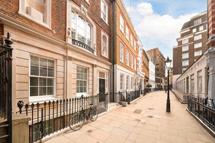 1 Bedroom Flat For Sale In Warwick Court, Chancery Lane, WC1R