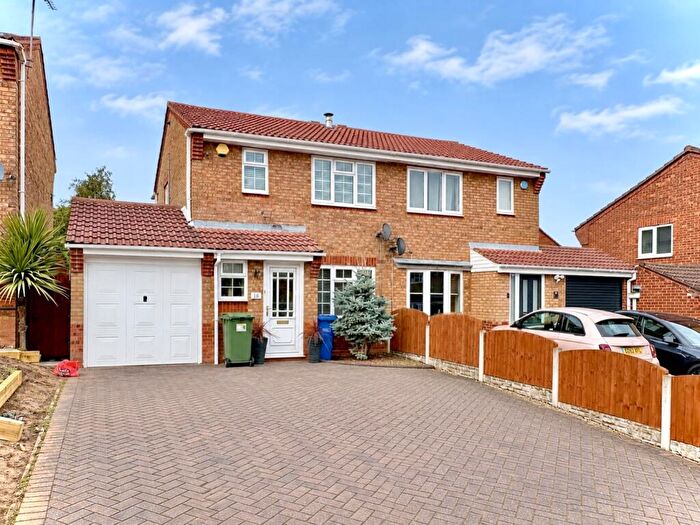 3 Bedroom Semi-Detached House For Sale In Harvest Close, Upper Gornal, DY3