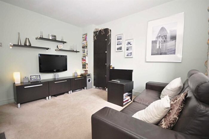 1 Bedroom Flat To Rent In Oakmead Place, Mitcham, CR4