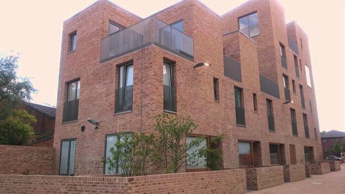 1 Bedroom Flat To Rent In Narrowboat Avenue, Brentford, TW8