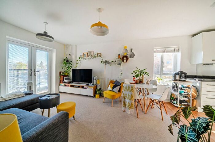 1 Bedroom Flat For Sale In Fleming Place, Bracknell, RG12