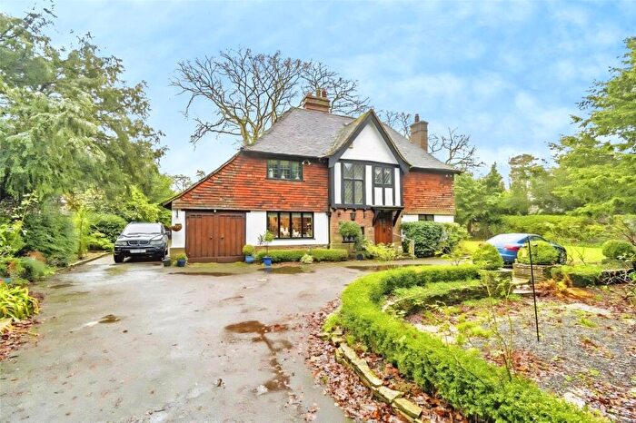 4 Bedroom Detached House For Sale In Bassett Avenue, Southampton, SO16