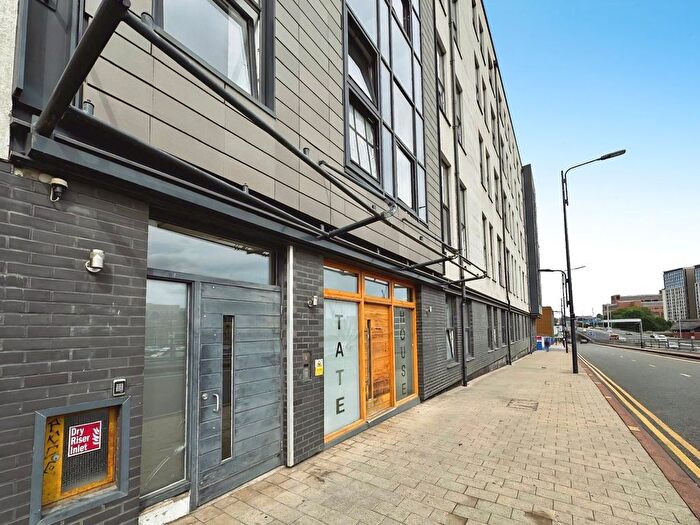 2 Bedroom Flat To Rent In New York Road, Leeds, West Yorkshire, LS2