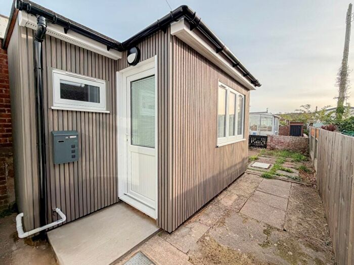 2 Bedroom Bungalow To Rent In South Beach Road, Hunstanton, PE36
