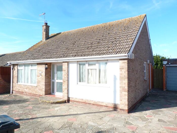 2 Bedroom Detached Bungalow For Sale In Coniston Avenue, Ramsgate, Kent, CT11