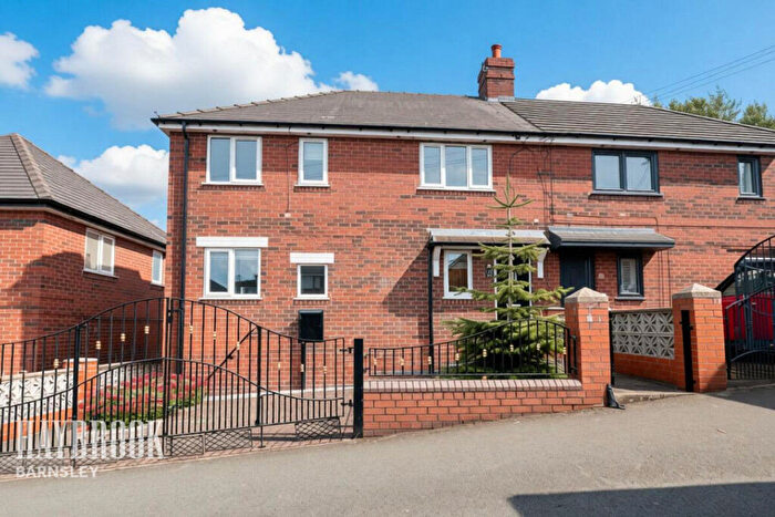 4 Bedroom Semi-Detached House For Sale In Bruce Avenue, Barnsley, S70