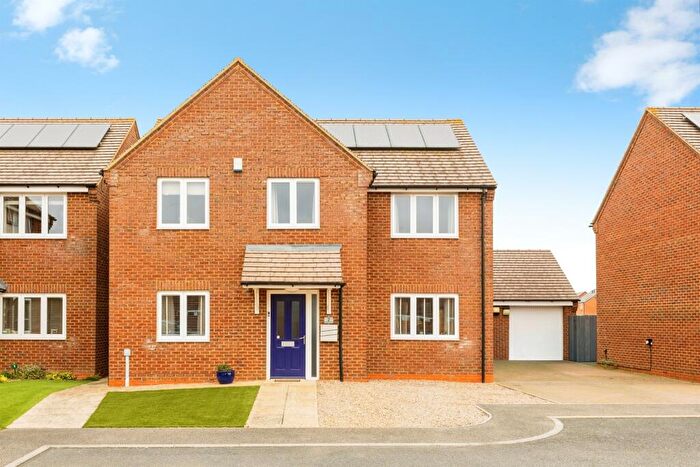 4 Bedroom Detached House For Sale In Pagnell Close, Wootton, Northampton, NN4