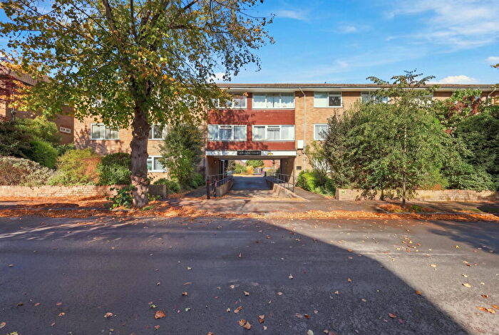 2 Bedroom Flat For Sale In Camborne Road, Sutton, SM2