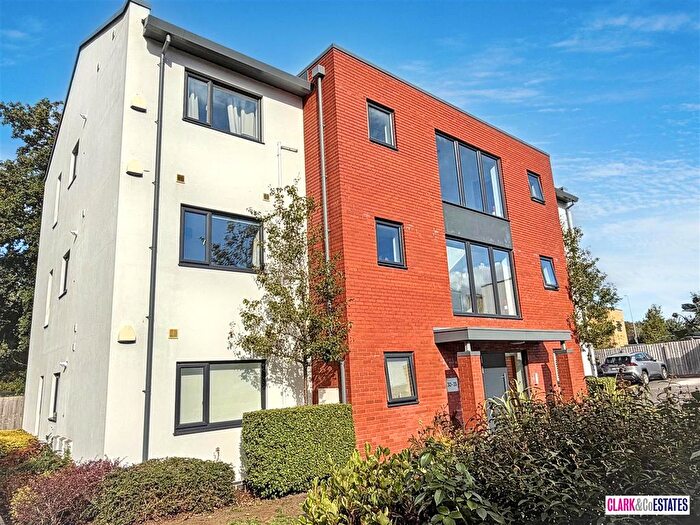 2 Bedroom Flat For Sale In The Chase, Topsham, EX3