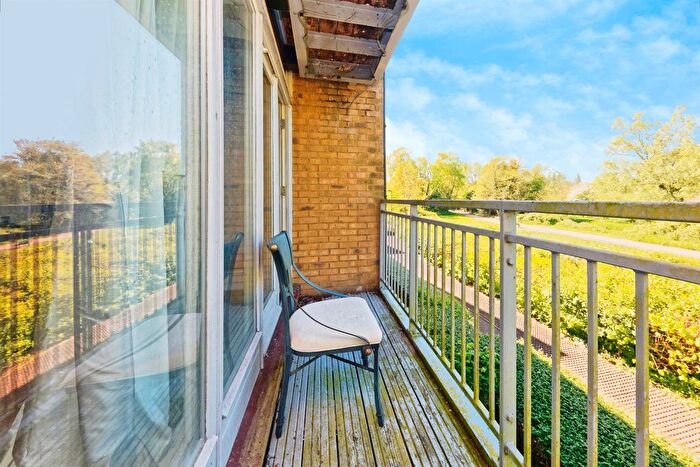 2 Bedroom Flat For Sale In Bingley Court, Canterbury, CT1