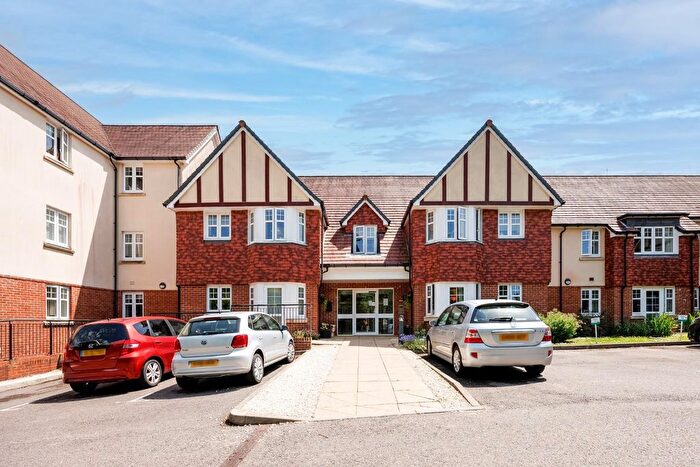1 Bedroom Flat For Sale In Holmes Place, Crowborough Hill, Crowborough, TN6