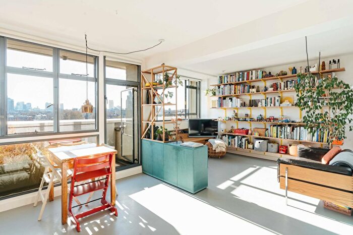 2 Bedroom Flat For Sale In Keeling House, Claredale Street, Bethnal Green, E2