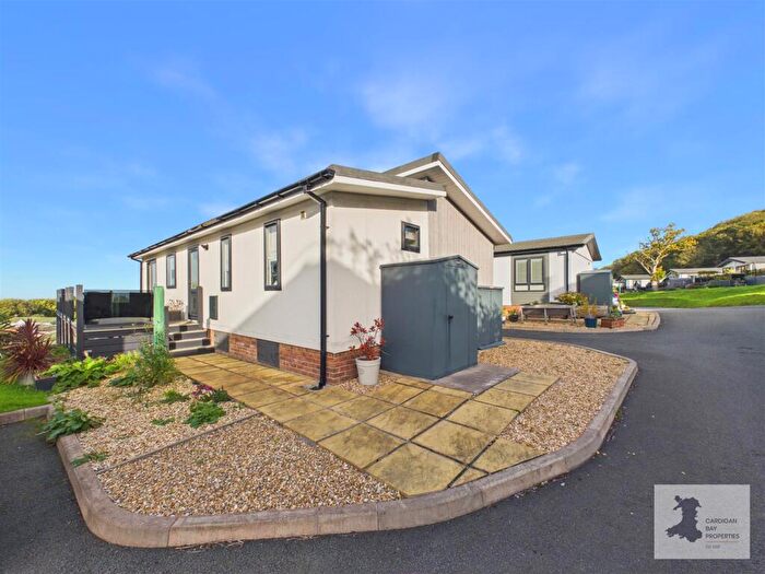 2 Bedroom Park Home For Sale In New Quay, SA45
