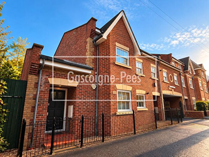 2 Bedroom Flat To Rent In The Bars, Guildford, GU1