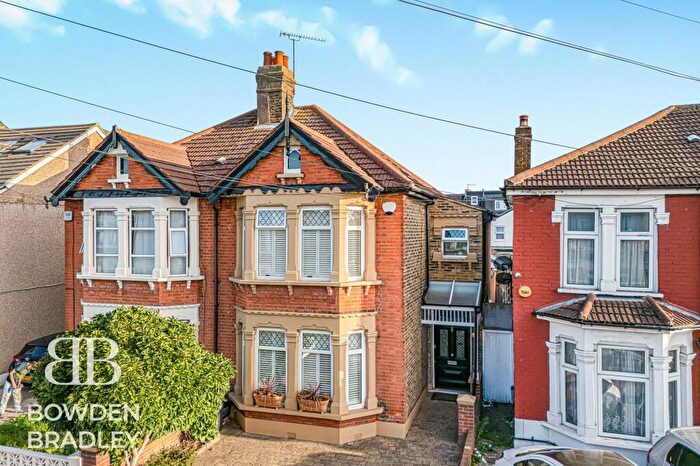 3 Bedroom Semi-Detached House For Sale In Kingston Road, Ilford, IG1