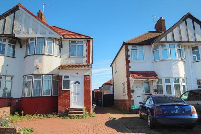 3 Bedroom Semi-Detached House For Sale In Kenton Lane, Kenton, HA3