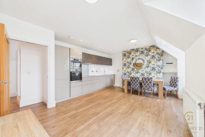 3 Bedroom Flat To Rent In Martin Drive, Stone, Dartford, DA2