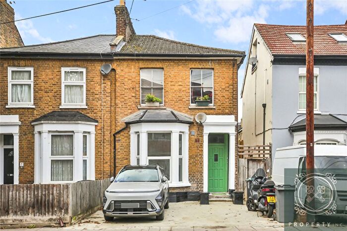 2 Bedroom Flat To Rent In Caxton Road, Wood Green, London, N22