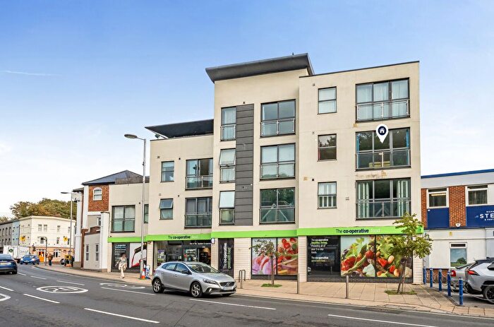 2 Bedroom Flat For Sale In Swan Lane, Winchester, Hampshire, SO23