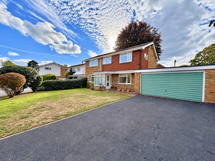 4 Bedroom Detached House For Sale In Bourne End - Exclusive Private Road, SL8