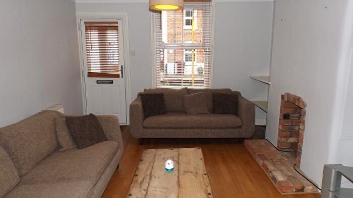 2 Bedroom Terraced House To Rent In York Road, Reading, RG1
