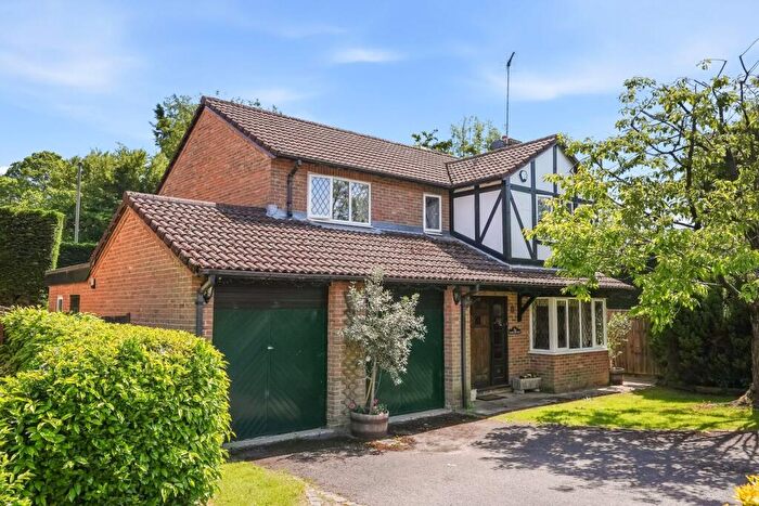 4 Bedroom Detached House For Sale In The Haywain, Oxted, RH8