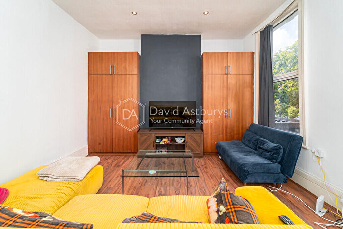 3 Bedroom Maisonette To Rent In Highbury Park, Highbury, London, N5