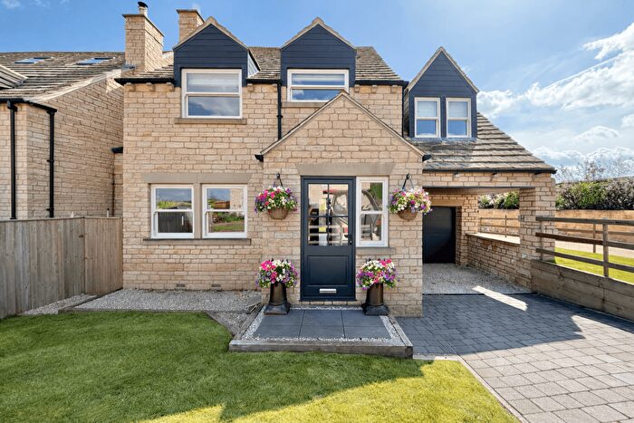 4 Bedroom Detached House For Sale In Farfield Court, Bramham, LS23
