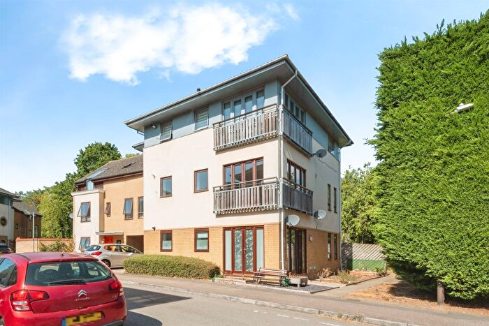 2 Bedroom Flat For Sale In Howitt Drive, Bradville, Milton Keynes, MK13