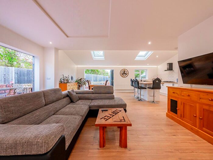 5 Bedroom Detached House For Sale In Hawkwell Road, Hockley, SS5