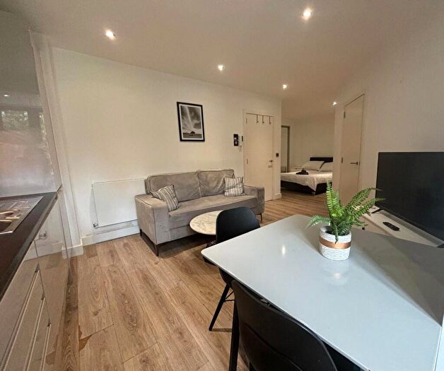 Apartment To Rent In Broadoaks Apartments, Streetsbrook Road, Solihull, B91