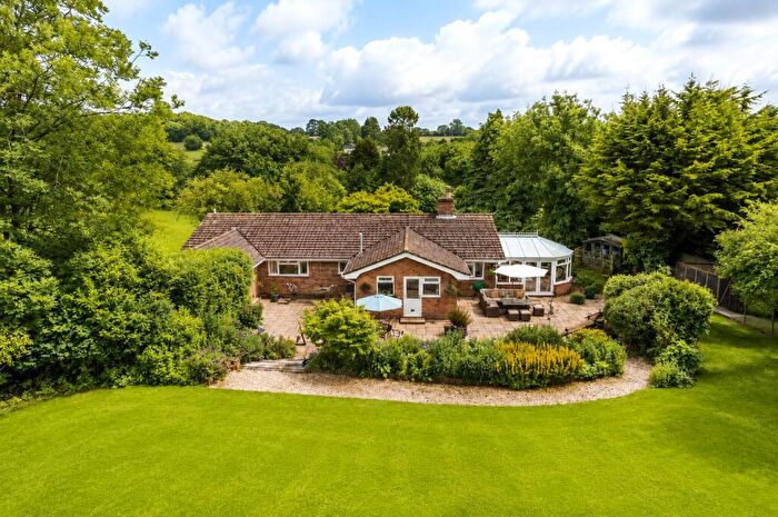 4 Bedroom Bungalow For Sale In Grosvenor Road, Medstead, Hampshire, GU34