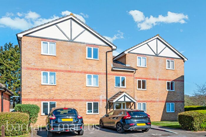 2 Bedroom Flat For Sale In Foxglove Way, Wallington, SM6