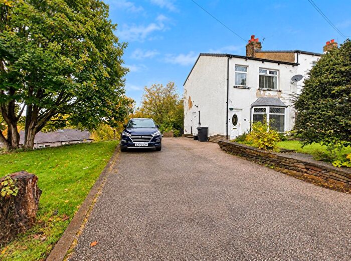 3 Bedroom Semi-Detached House For Sale In Range Bank, Claremount, Halifax, HX3