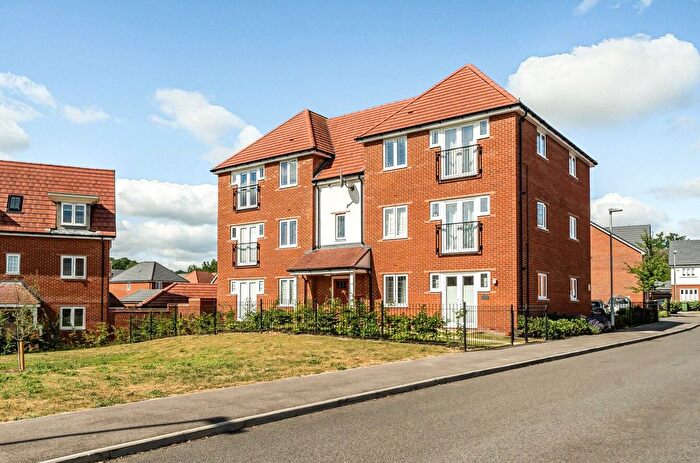 2 Bedroom Flat For Sale In Walton Heath, Binfield, Bracknell, Berkshire, RG42
