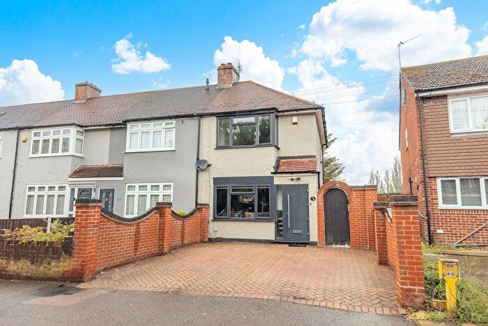 2 Bedroom Property For Sale In Long Lane, Staines-Upon-Thames, TW19