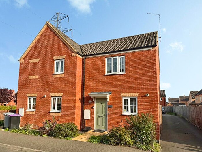 2 Bedroom Semi-Detached House For Sale In Newmarket Avenue, Bourne, PE10