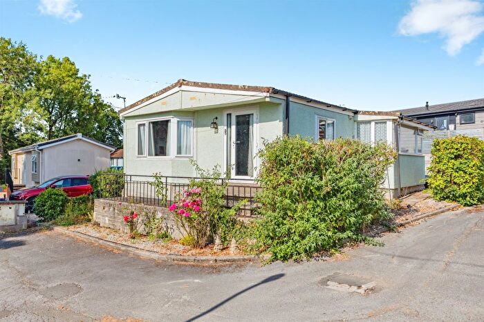 3 Bedroom Mobile/park Home For Sale In Buckingham Orchard, Chudleigh, Newton Abbot, TQ13