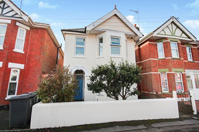 5 Bedroom Detached House To Rent In Elmes Road, Bournemouth, BH9
