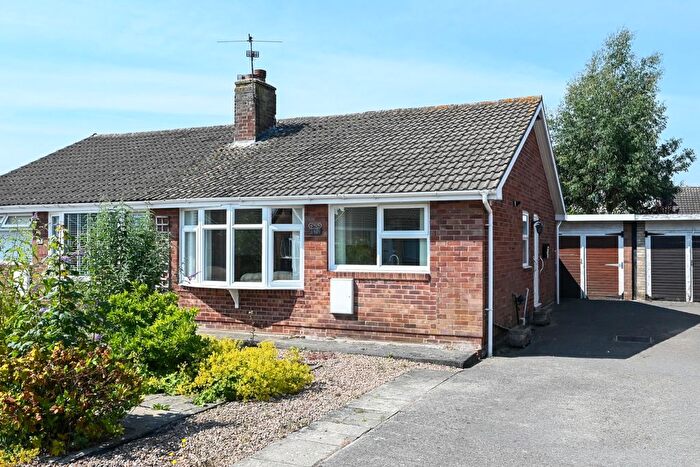 2 Bedroom Bungalow For Sale In Harcourt Close, Bishopthorpe, York, YO23