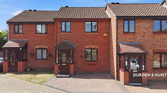 3 Bedroom Terraced House For Sale In Sewardstone Road, Chingford, E4