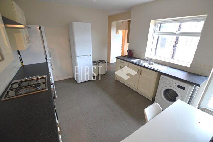 8 Bedroom Semi-Detached House To Rent In Avenue Road Extension, Clarendon Park, LE2