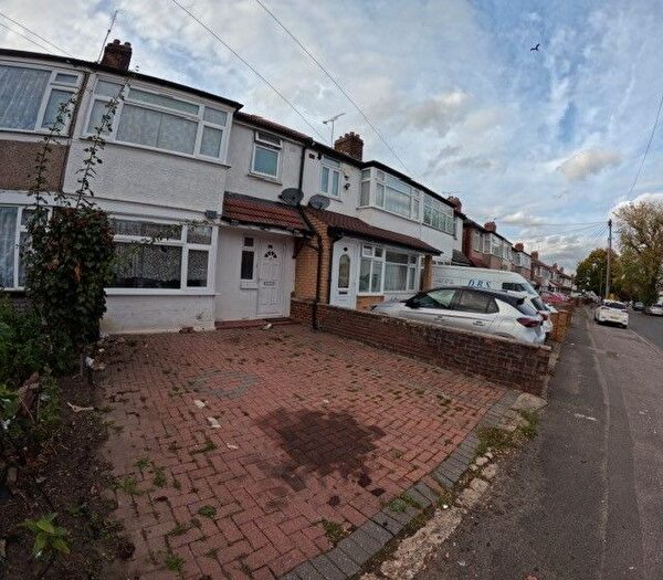 4 Bedroom Terraced House To Rent In Whittington Ave, Hayes, UB4