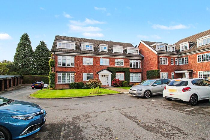 2 Bedroom Flat For Sale In Cavendish Mews, Leeds, LS17